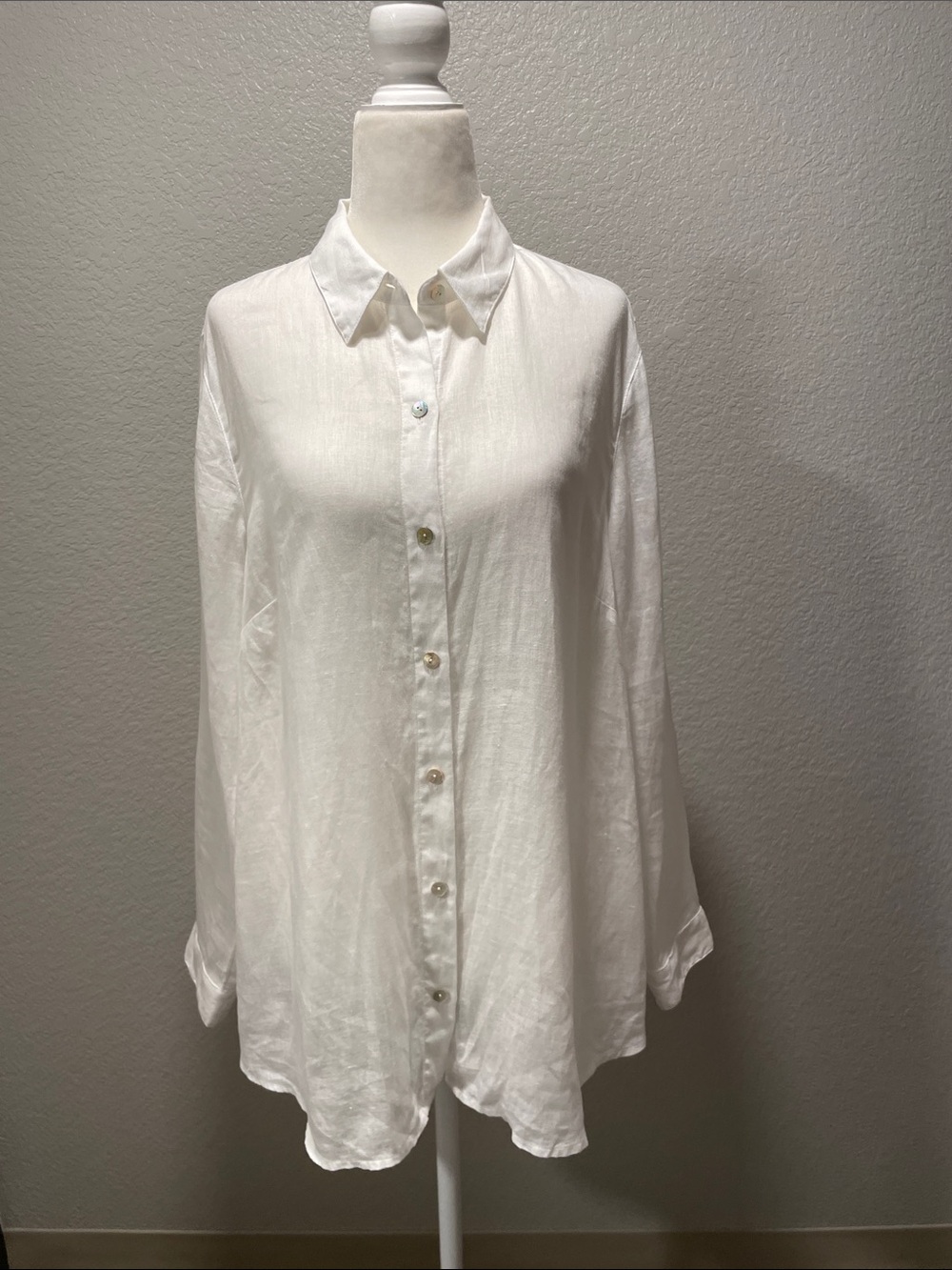 J.Jill LOVE LINEN White Linen Classic button down Shirt.
Size - SMALL - Picture 2 of 13